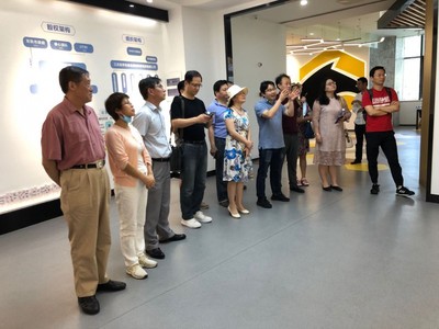 中南大學上海校友會走進常熟鐵馬營孵化器與世界聯(lián)合學院 共探創(chuàng)新教育與企業(yè)孵化新路徑